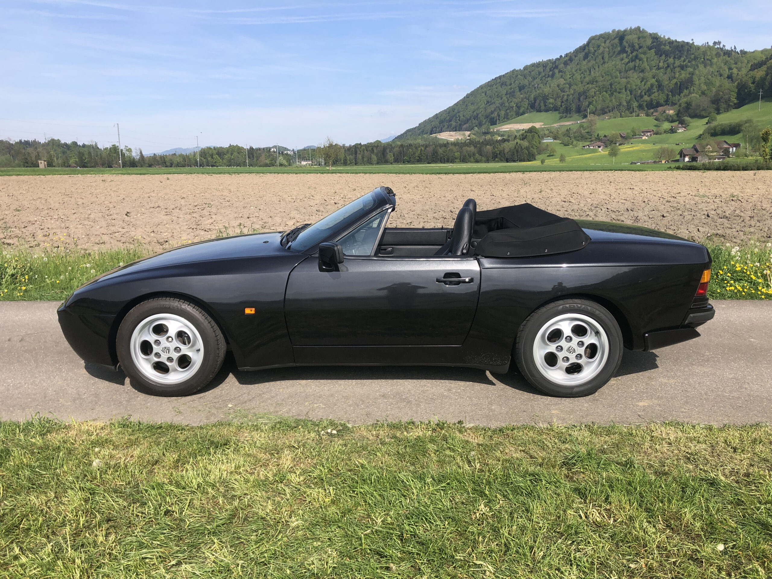 Porsche 944
