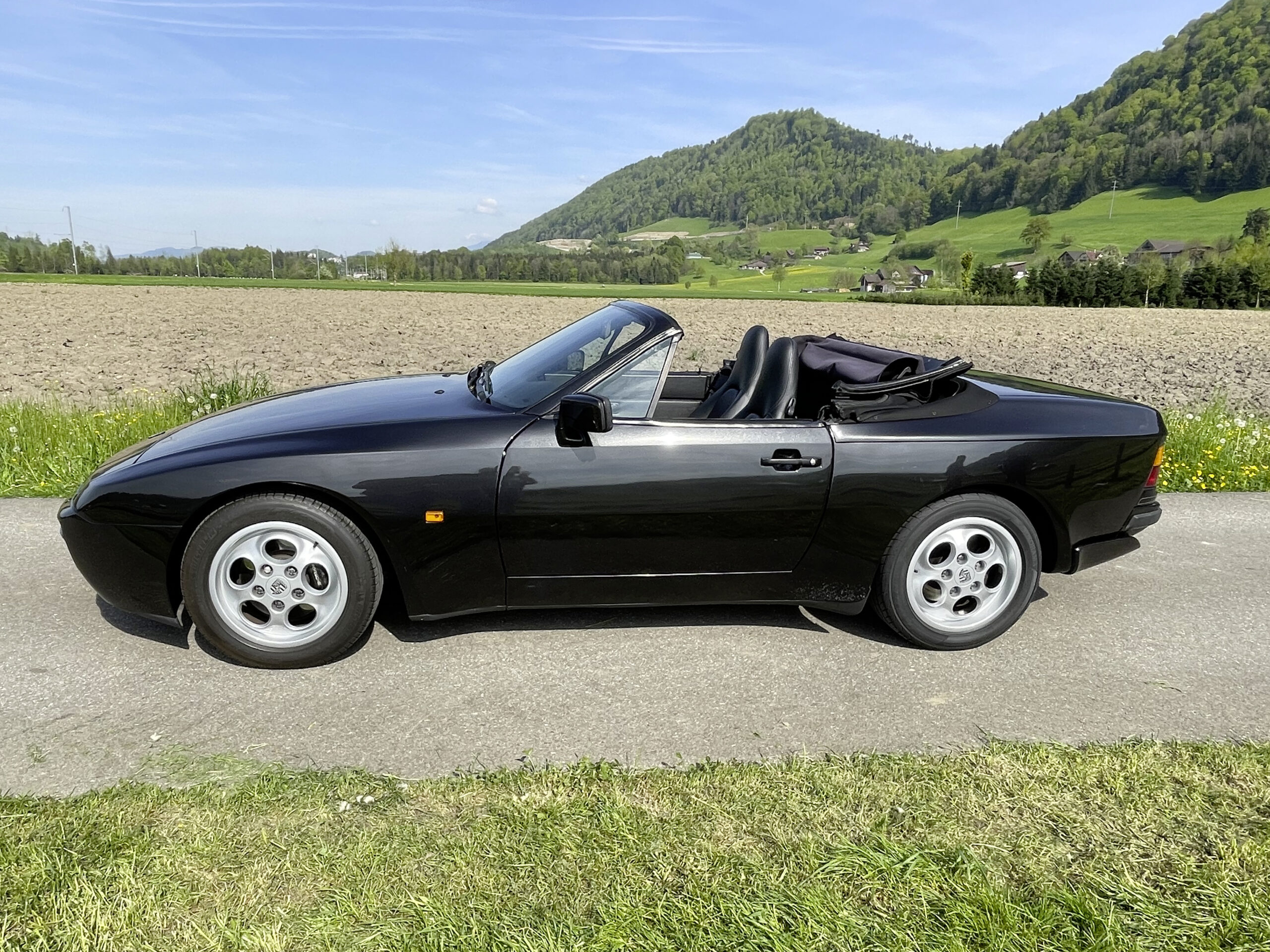 Porsche 944