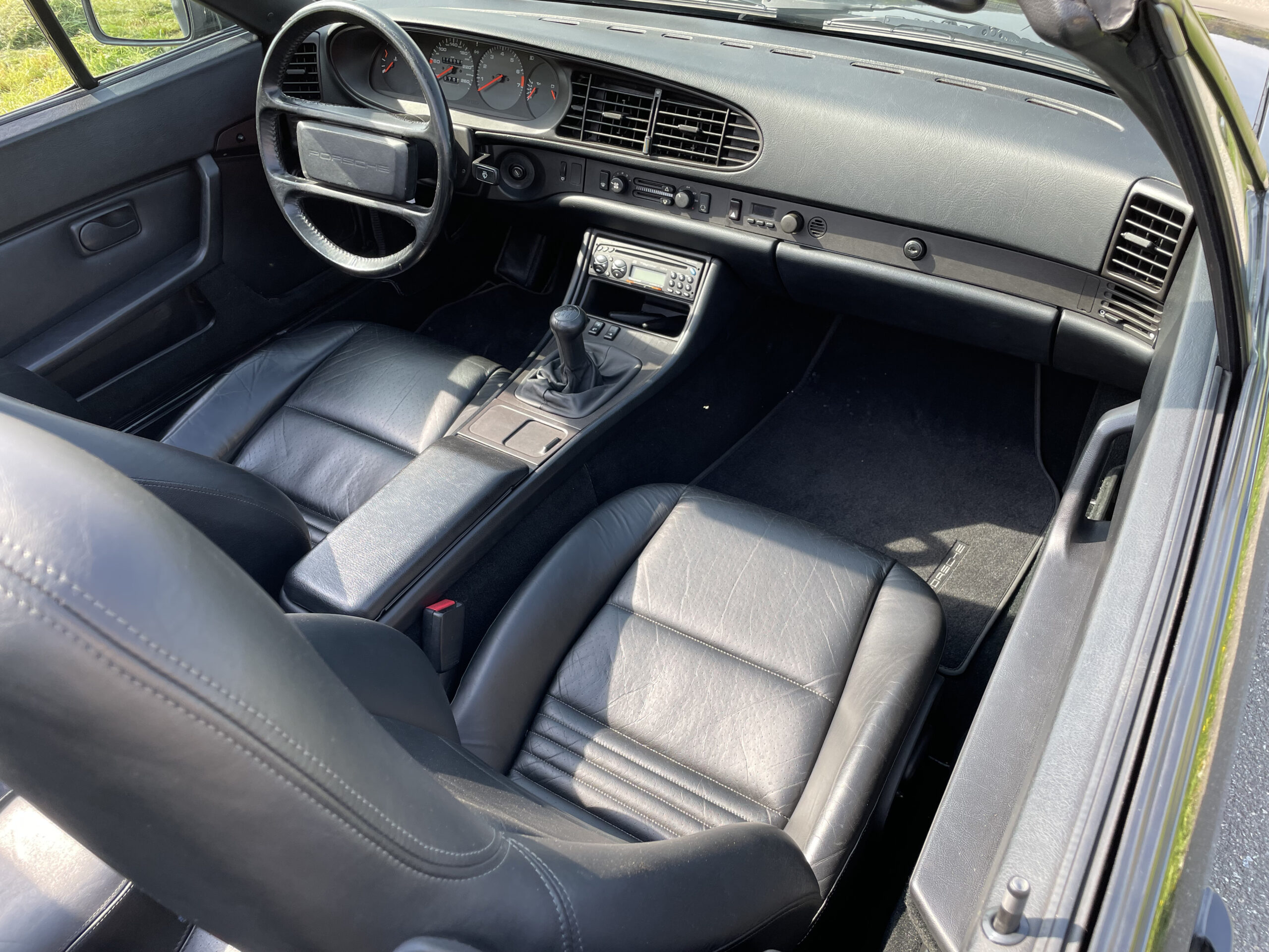 Porsche 944
