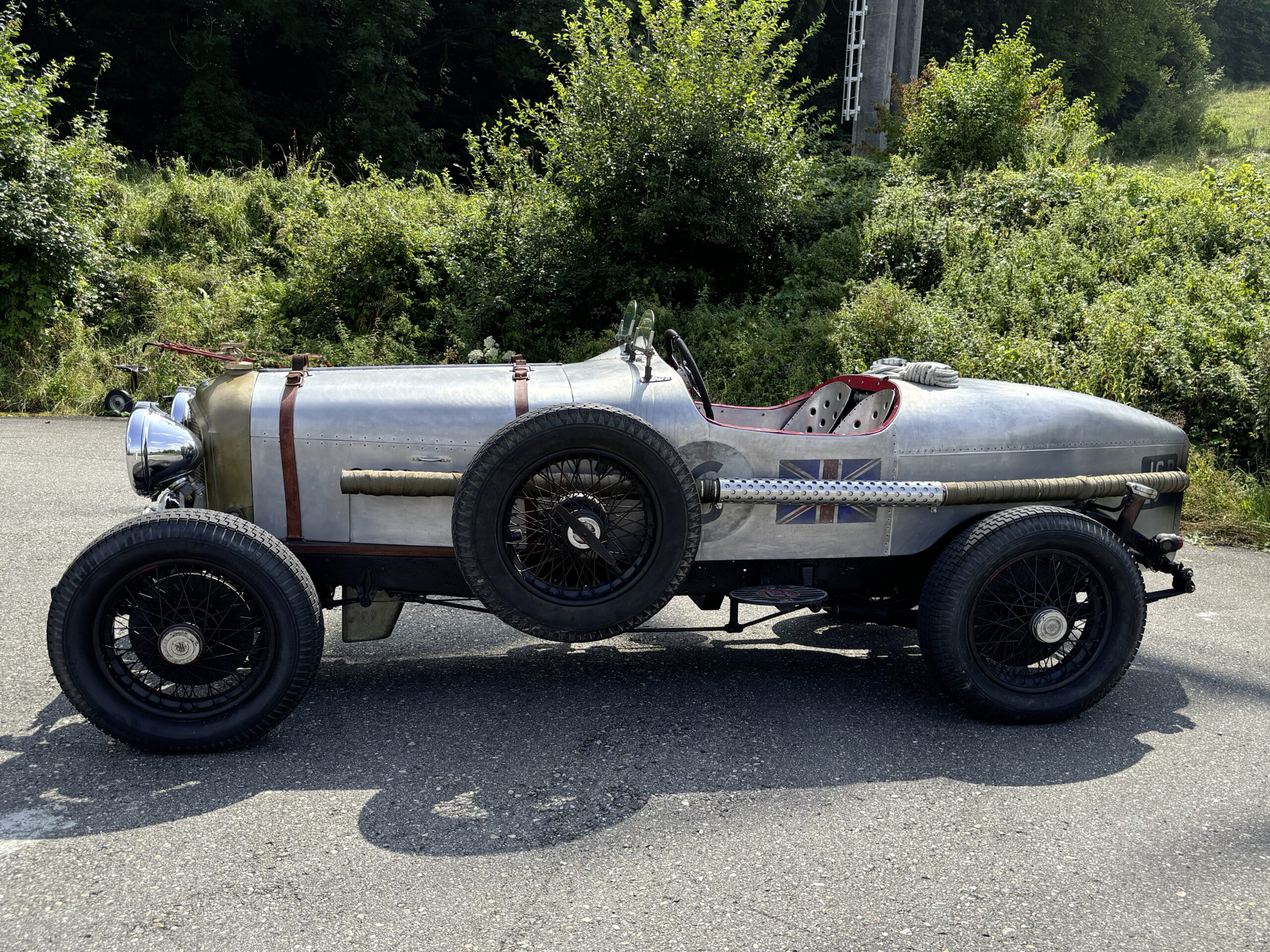 1936, Bentley Schneider