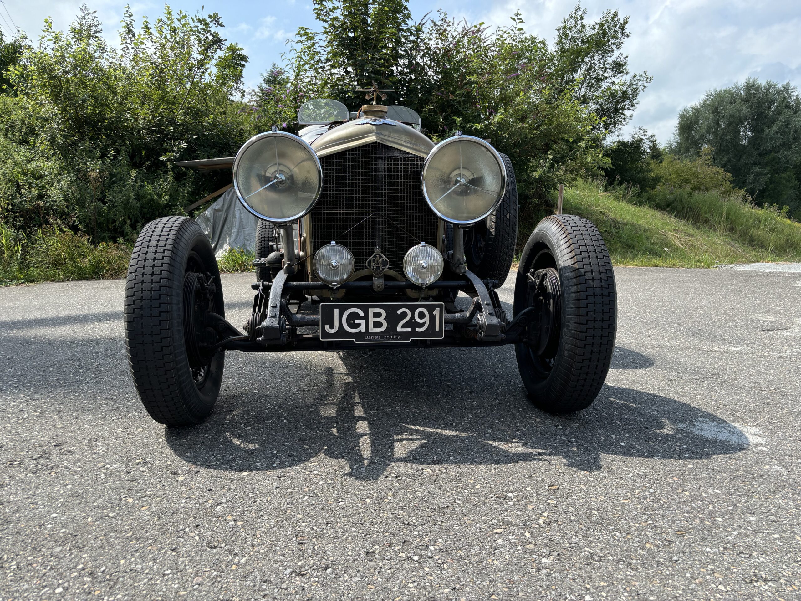 1936, Bentley Schneider
