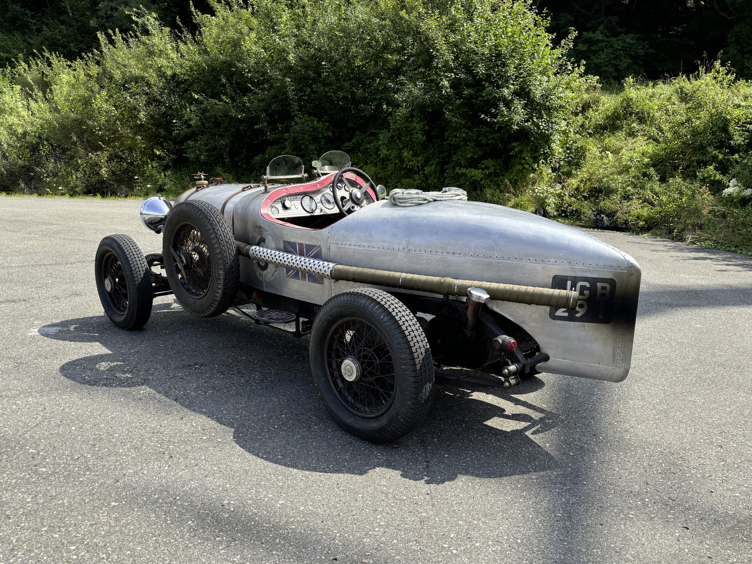 1936, Bentley Schneider