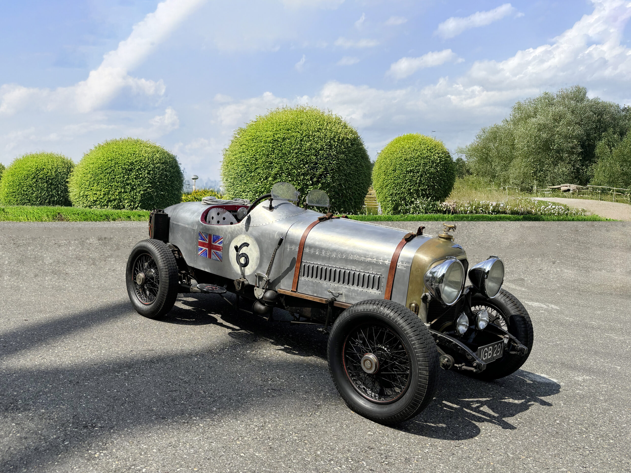 1936, Bentley Schneider