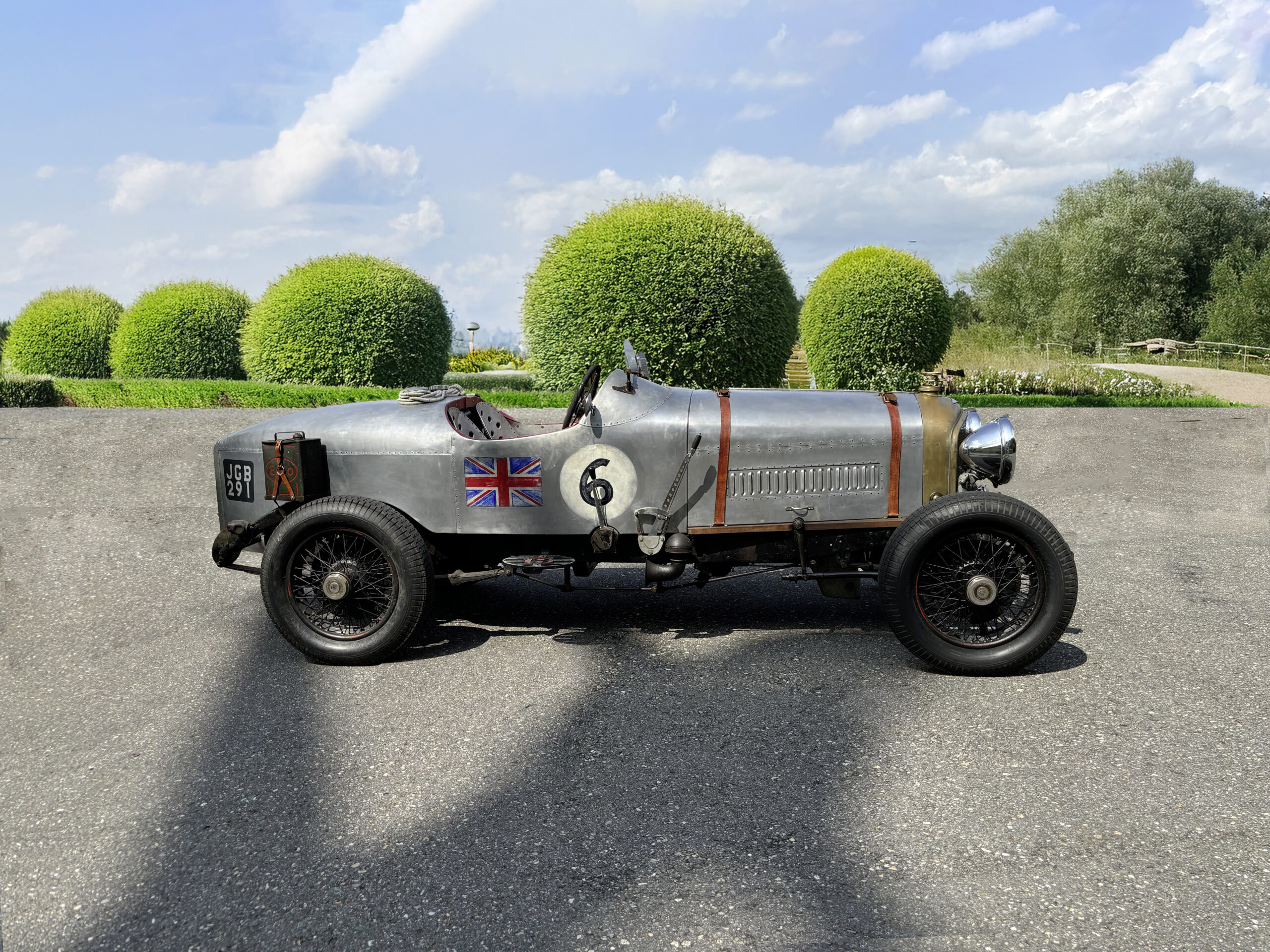 1936, Bentley Schneider