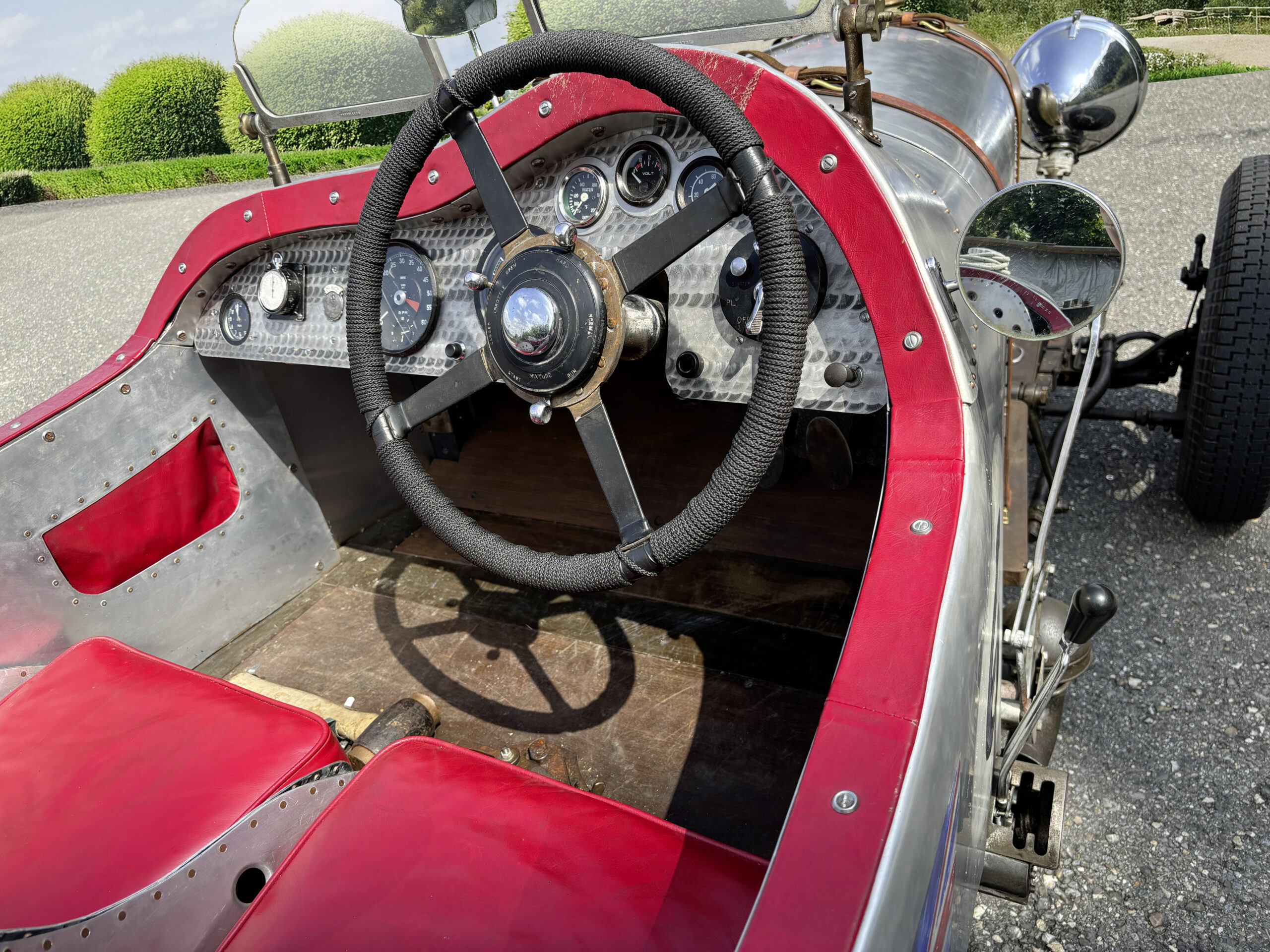 1936, Bentley Schneider