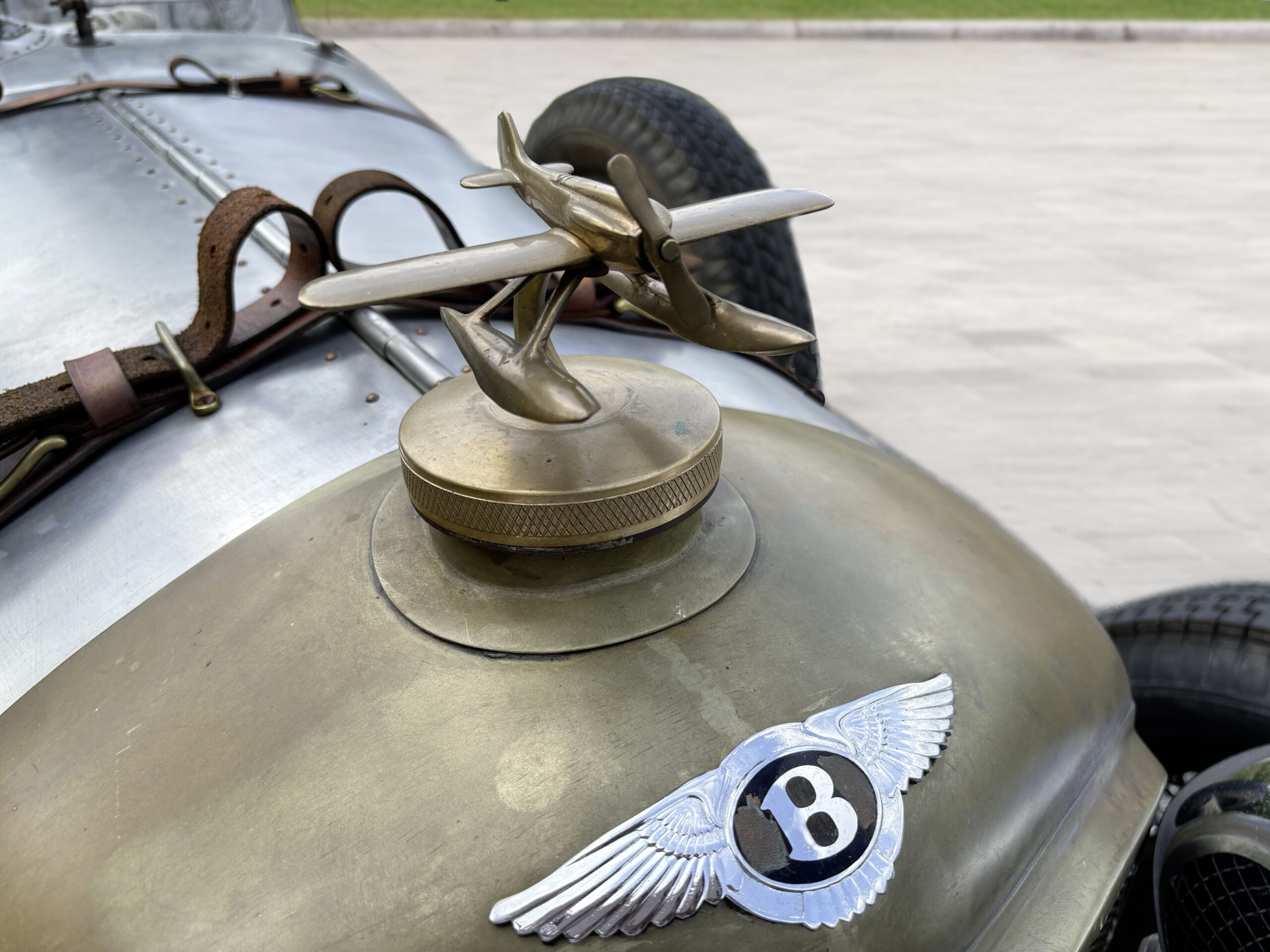 1936, Bentley Schneider