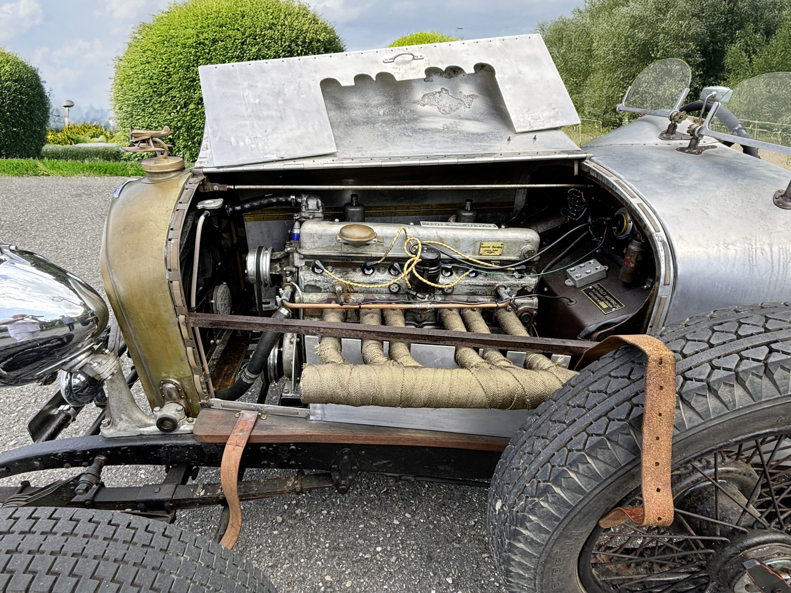 1936, Bentley Schneider